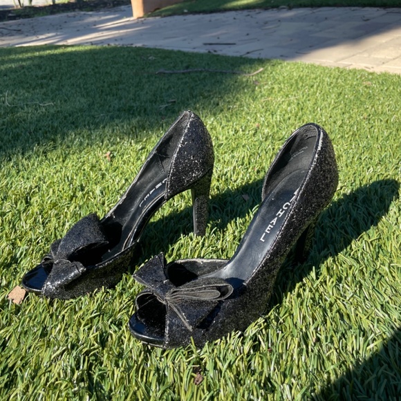 Shiny bow black pumps - Picture 3 of 4